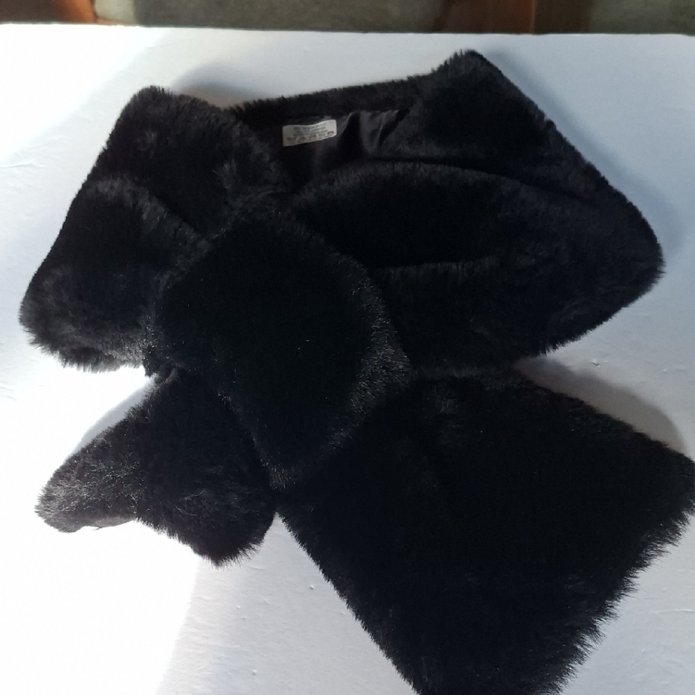 Elegant Black Faux Fur Scarf